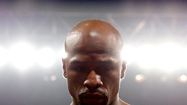 Floyd Mayweather Delays Two Fights As He Mourns Tragic Losses