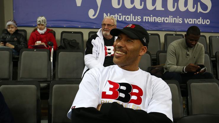 LaVar Ball Reacts To His Sons Signing With Jay-z's Roc Nation