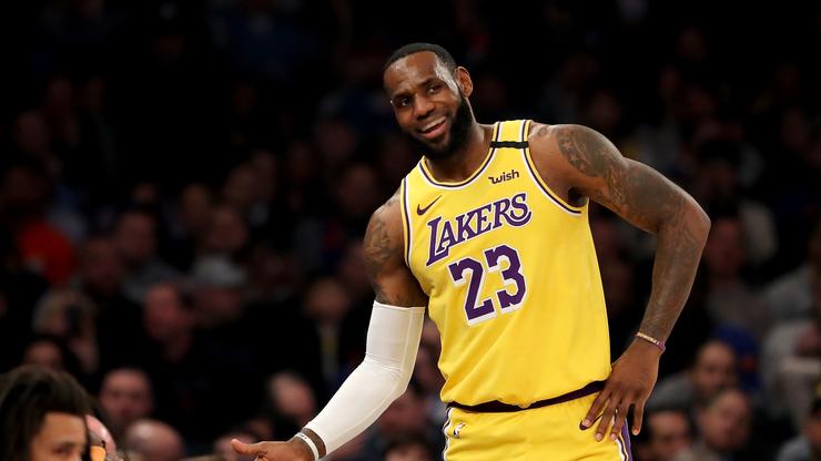 LeBron James Gets Knicks Fans Riled Up With Latest Tweet