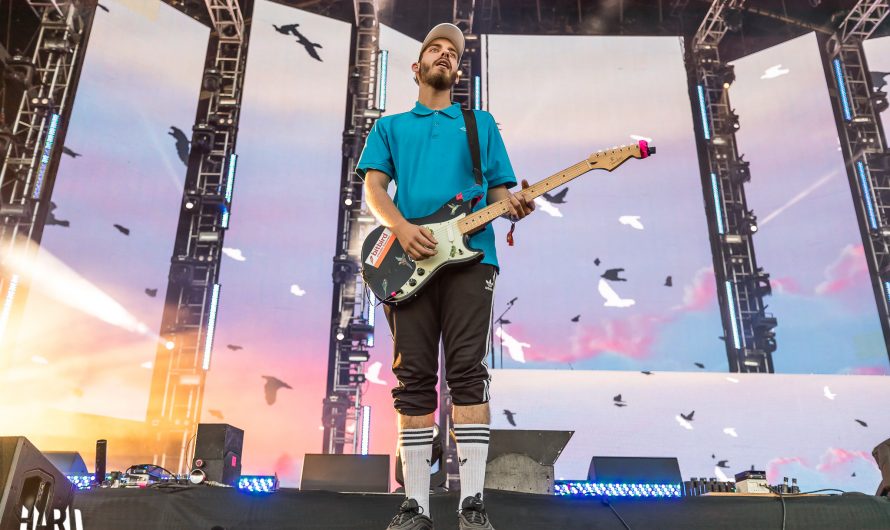 San Holo Closes 'Stay Vibrant' Series With "Staring At The Sea Without You Next To Me"