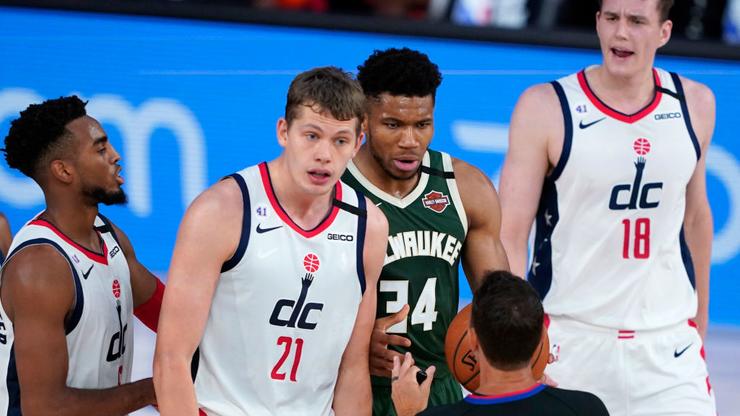 Giannis Antetokounmpo Ejected For Flagrant 2 Headbutt On Moe Wagner