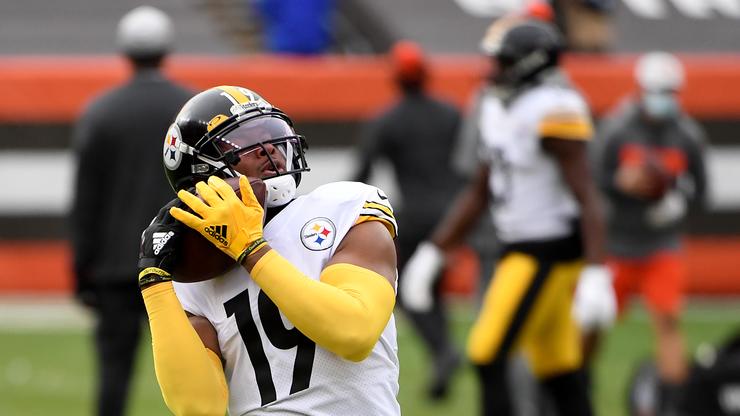 JuJu Smith-Schuster Re-Signs With The Steelers