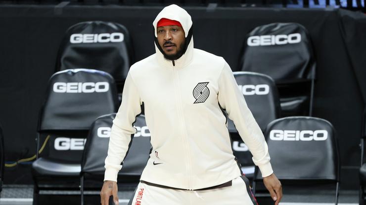 Carmelo Anthony Jokingly Expresses Disgust With Pistons Fog Machine