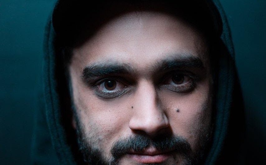 LISTEN: Esseks Unleashes Grimey New Album Single 'Watching From A Distance' via Deadbeats