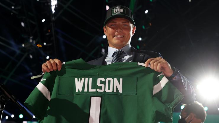 Jets QB Zach Wilson Given Awkward Question About His Mom's Looks