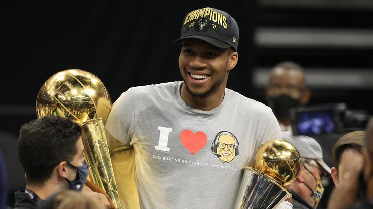 Giannis Antetokounmpo Trolls His Haters With Hilarious Parade Gesture
