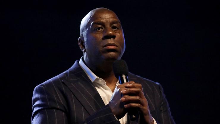 Magic Johnson Reacts With Disappointment After Lakers' Sideline Altercation