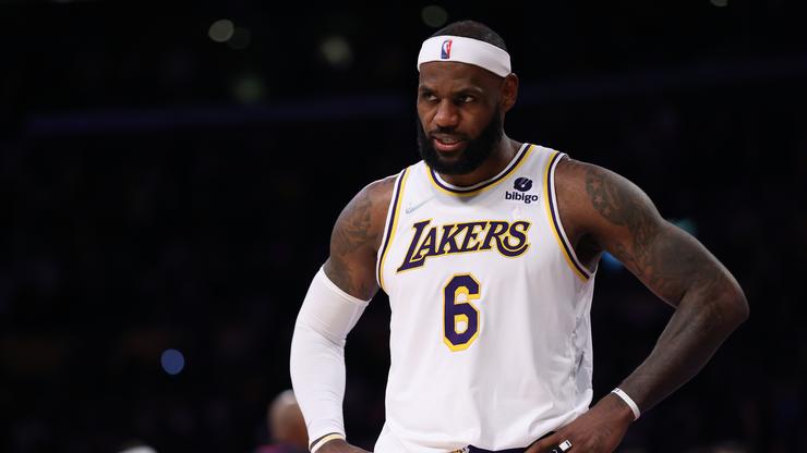 LeBron James Gives Lakers Fans An Update On Injury Scare