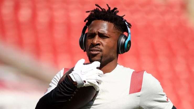 Antonio Brown Allegedly Paid For A Fake Vaccine Card
