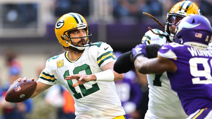 Aaron Rodgers Shows Off His Bare Foot To Prove Toe Is Broken