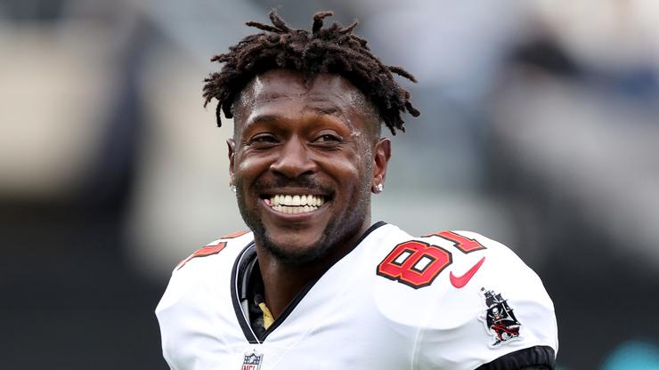Antonio Brown Previews Some Bars In New Video