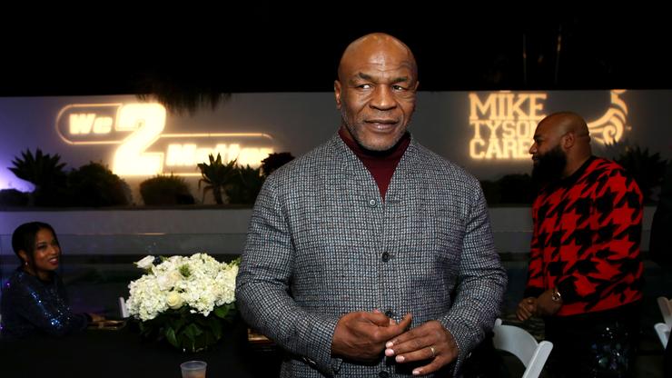 Mike Tyson Chops It Up With Rick Ross & Ric Flair After Airplane Incident