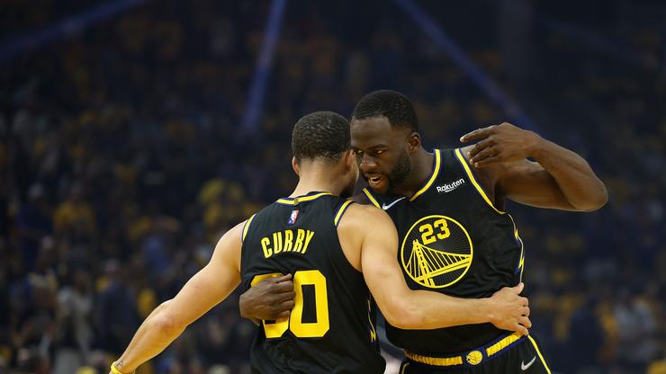 Draymond Green Comes To Steph Curry's Defense
