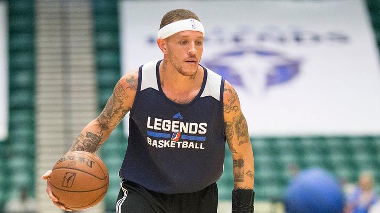 Delonte West Spotted Asking For Money On The Side Of The Road