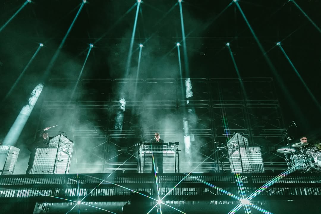 RÜFÜS DU SOL Make History at the Rose Bowl